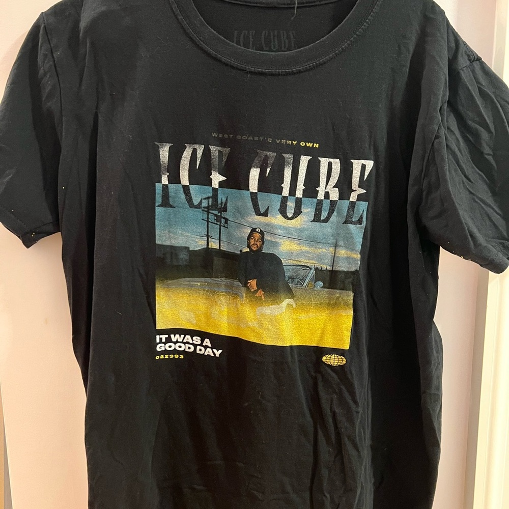 Ice cube graphic tee!